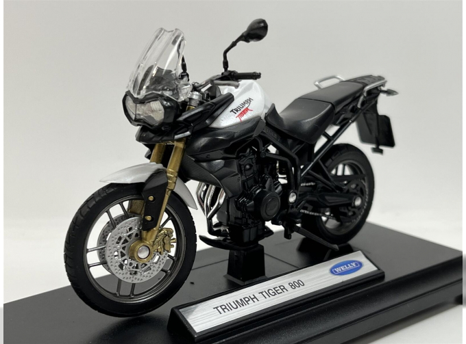 TRIUMPH Tiger 800 (2010), Black White