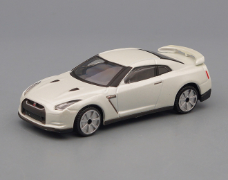 NISSAN GT-R, white