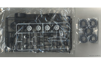 Сборная модель Toyota HiLux Surf SSR-X Wide Body '91