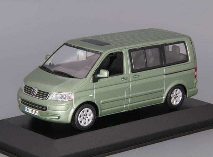 VOLKSWAGEN T5 Multivan (2003), green