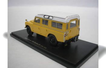 LAND ROVER 109 Series III (ochre-yellow)