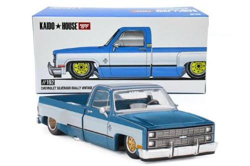 CHEVROLET Silverado Dually Vintage Spec V1