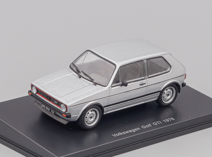 VOLKSWAGEN Golf GTI (1976), silver