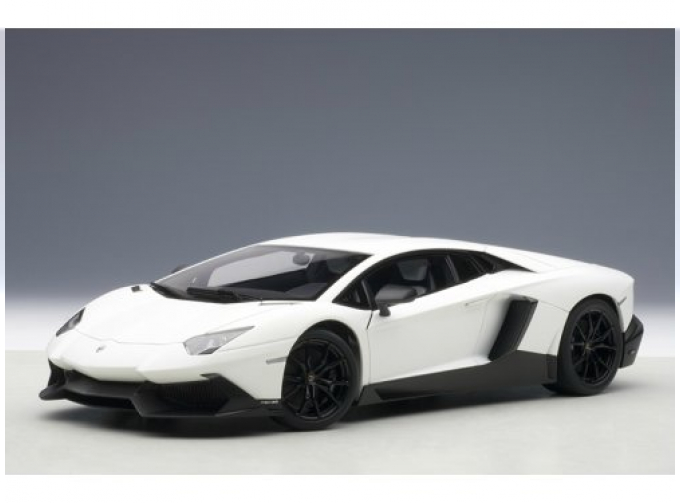 LAMBORGHINI AVENTADOR LP720-4 50TH ANNIVERSARY 2013 (MATT WHITE) (в комплекте брелок)