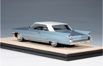 CADILLAC Coupe Deville (1962), Newport Blue Metallic