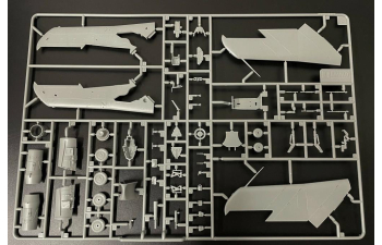Сборная модель Советский истребитель MiGG-17F/LIM-5/Shenyang J-5 DELUXE EDITION