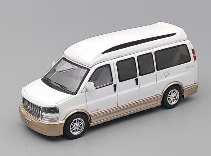 GMC Savana Explorer Limited SE (2006), white / gold