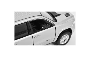 DODGE RAM 1500 Crew Cab Laramie 2019, silver