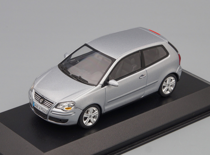 VOLKSWAGEN Polo 2005, silver