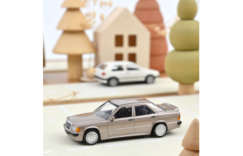 MERCEDES-BENZ 190E 2.3 16 (1984), beige metallic