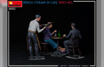 Сборная модель French Civilians In Cafe 1930-40s