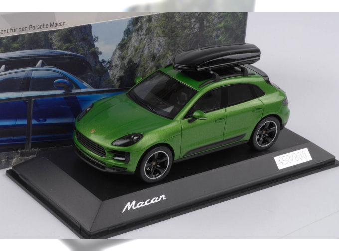 Porsche Macan II 2019 - with roof box (green)