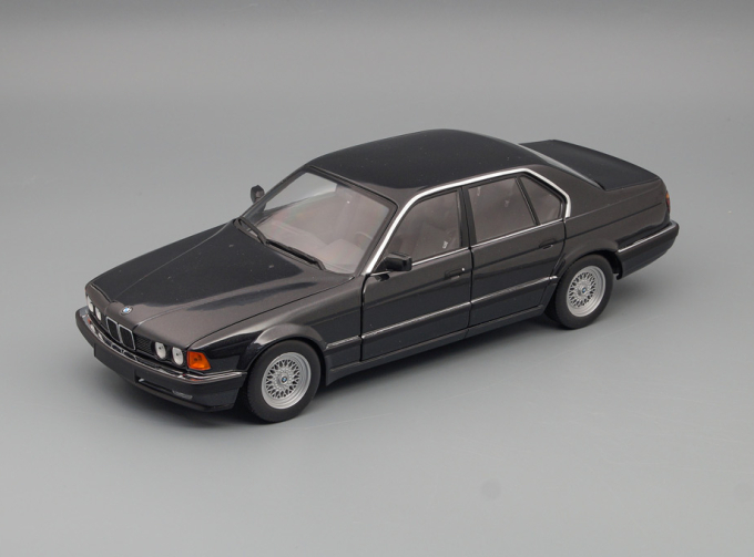 BMW 730I (E32) (1987), black metallic