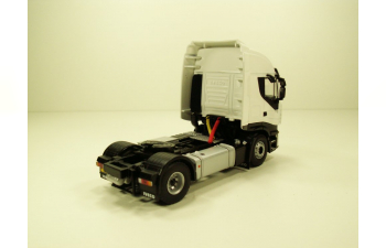 IVECO Stralis тягач, масштаб 1:50, белый