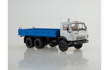 Камский грузовик 5320 бортовой, серый / синий