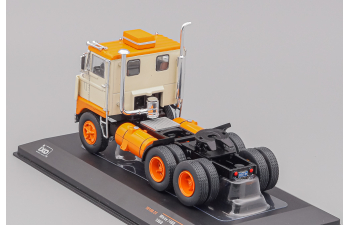 WHITE 7400 Tractor Truck 2-assi (1960), orange / creme