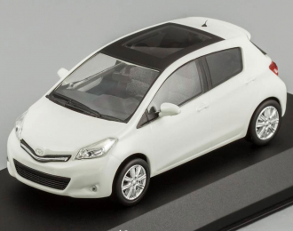 TOYOTA Yaris (2012), white