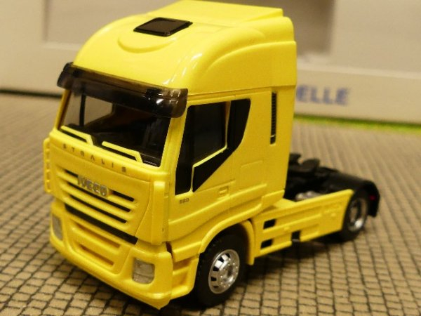IVECO Stralis II 560 2-Axle Tractor, yellow / black