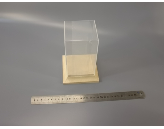Бокс акриловый для фигур, 80х80х140, на деревянном основании