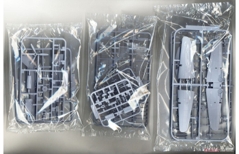 Сборная модель Японский истребитель Ki-61-II KAI TYPE 3 HIEN c фигурками пилота и техника