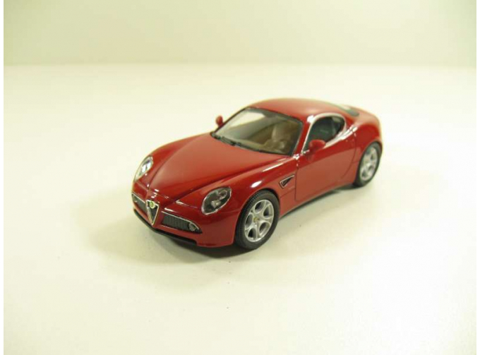 ALFA ROMEO 8C, вишневый