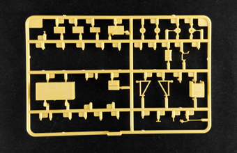 Сборная модель Mittlerer Einheits PersonenKraftwagen (m.E.Pkw)Kfz12(Early Version) & 2.8cm sPzB41 On L