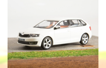 SKODA Rapid Spaceback (2014), white