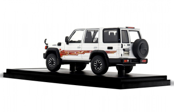 TOYOTA Land Cruiser 70 AX (2023), белый