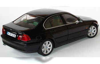 BMW 328i E46/4 (1998), schwarz met.