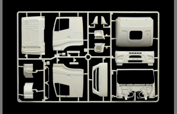 Сборная модель IVECO FIAT Stralis Hi-way Tractor Truck Abarth 2-assi 2010