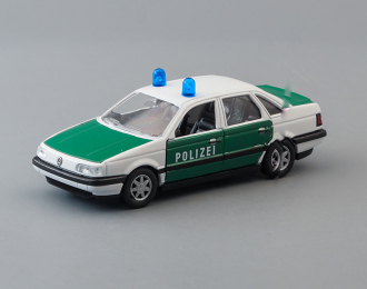 VOLKSWAGEN Passat Polizei, white / green