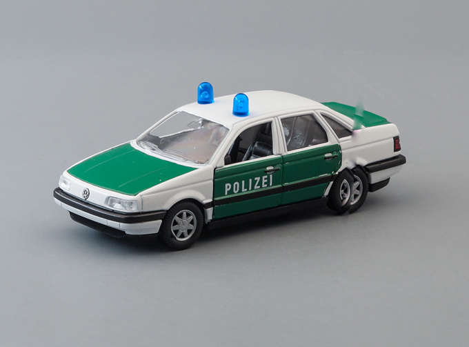 VOLKSWAGEN Passat Polizei, white / green