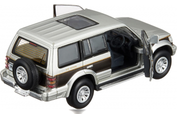 MITSUBISHI Pajero 2 поколение (1996) (праворульный), серебристый с красной полоской