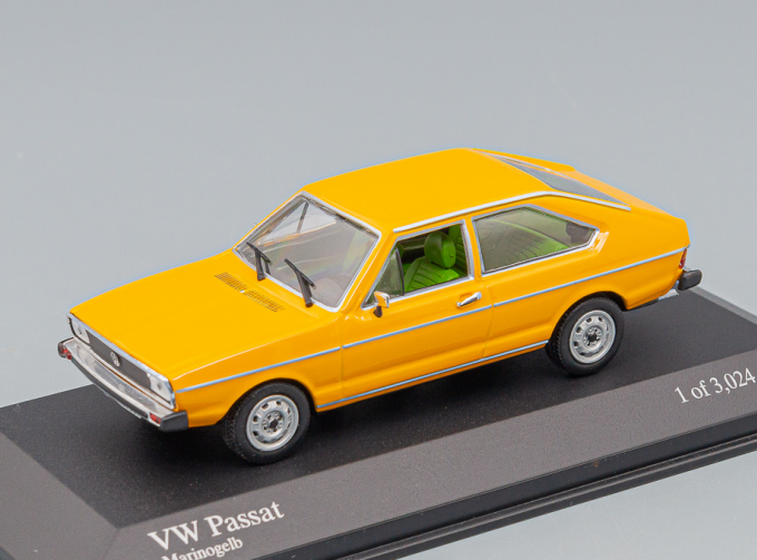 VOLKSWAGEN Passat (1975), yellow