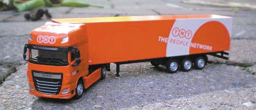 DAF XF Euro 6 SSC semi-trailer TNT The People Network, orange