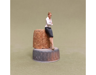 Фигура 0871 Секретарша в раздумьях, окрашенная (цвет в ассортименте)