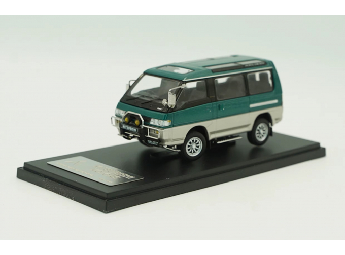 MITSUBISHI Delica Star Wagon 4WD (1990-1999), green metallic / silver