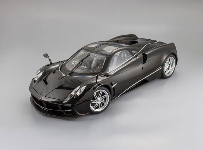 PAGANI Huayra (2011), gloss black