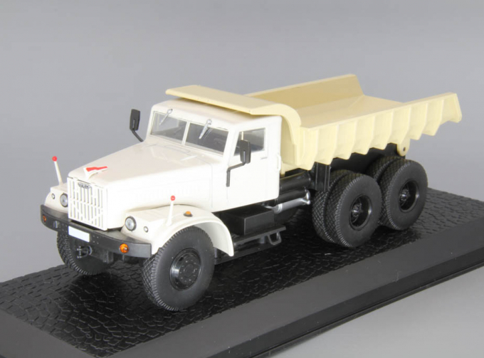 KRAZ 256, серия грузовиков от Atlas Verlag, белый / бежевый