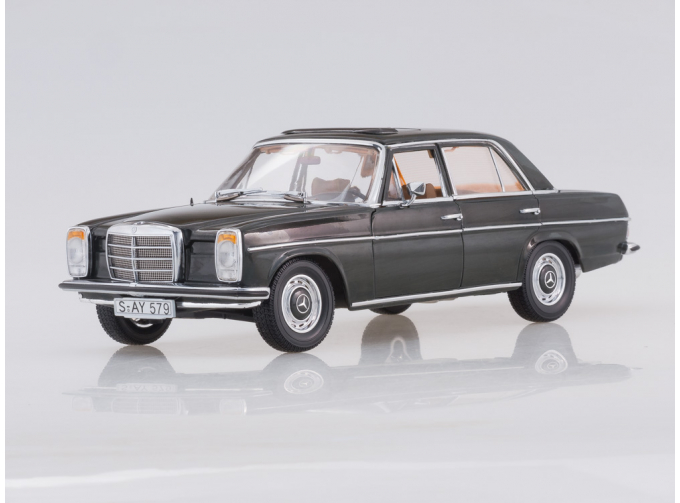 MERCEDES-BENZ Strich 8 Saloon, dunkel olive