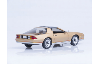 CHEVROLET Camaro (1982), gold