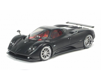 PAGANI Zonda F (2005), matt black