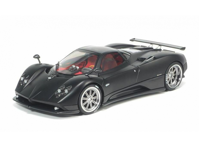 PAGANI Zonda F (2005), matt black