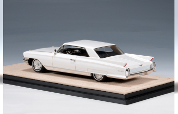 CADILLAC Coupe Deville (1962), Olympic White