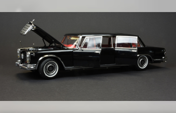 MERCEDES-BENZ (W100) 6-door Pullman Limousine (black)