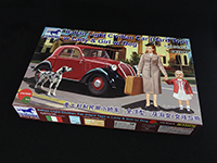 Сборная модель Italian Light Civilian Car (Hard Top) w/Lady & Girl & Dog