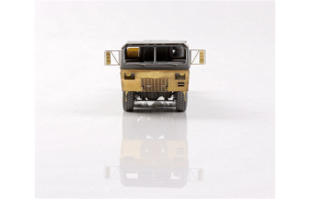 Сборная модель USA M983A2 HEMTT Tractor and Soviet Минский 7410 tractor COMBO