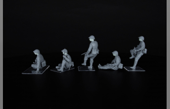 Сборная модель фигурки британские солдаты на танке/ Soldier Military British Tank Riders