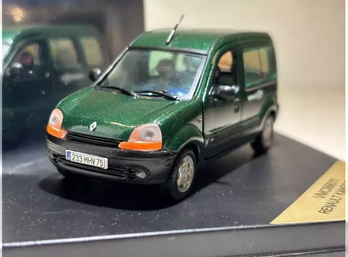 RENAULT Kangoo 1.4 RT Pampa (1998), зеленый металлик