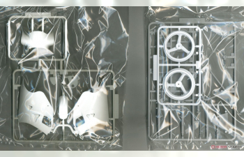 Сборная модель Suzuki RGV-Γ (XR74) 1988 Team Pepsi/Suzuki #34 Kevin Schwantz